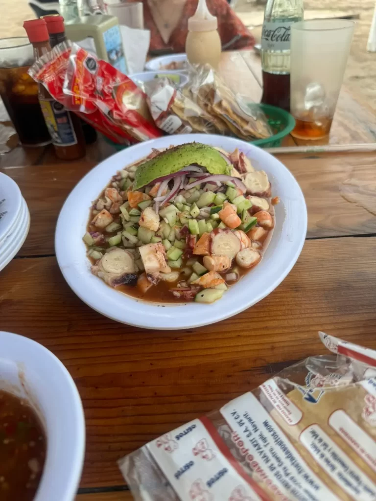 ensalada de camarón y pulpo